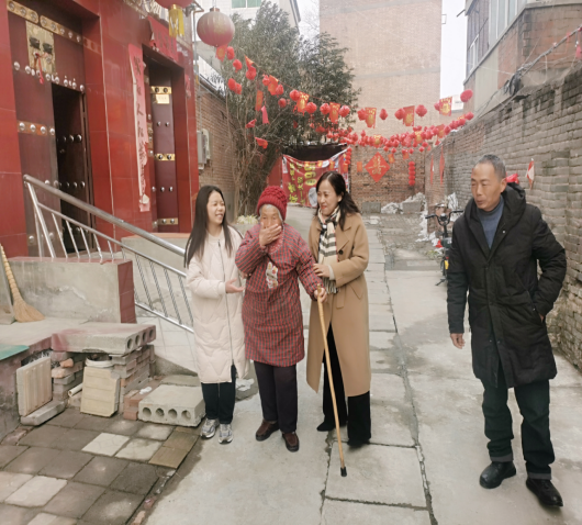 瑟瑟冬日 暖暖溫情——公司黨委、工會(huì)開展“送溫暖、送祝?！被顒?dòng)